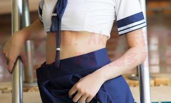 青豆客 - 最新套图！Akiki朱若慕穿上护士服，那气场，真让人想多看几眼。