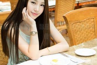 青豆客 - 高清双马尾套图，魏扭扭居然又扭出新花样，佩服她的勇气