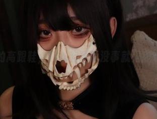 照片里的高跟鞋，所以韶陌陌没事就是撒欢儿走！