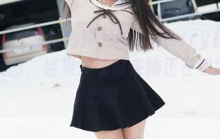 魅妍社 - 我以为绯月樱_Cherry在户外只拍美图，结果发现原来她正在和蚊子谈恋爱。