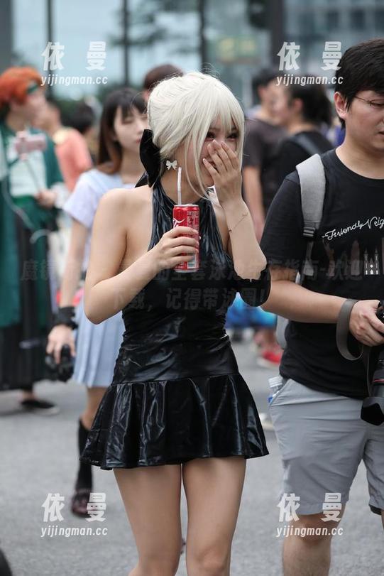 魔镜街拍-曼曼 魔镜街拍 - 曼曼的全套泳池生存指南-欢迎下载,记得带泳圈!