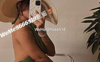 微密圈 - 这透明吊带真的是隐约透露了点什么，鹿瑶在写真里又等着我们去发现。