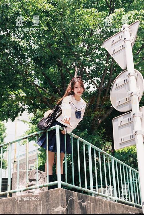 黑川写真集专属油亮风，翻到原图时，我心里想着：这哪儿找的美丽！